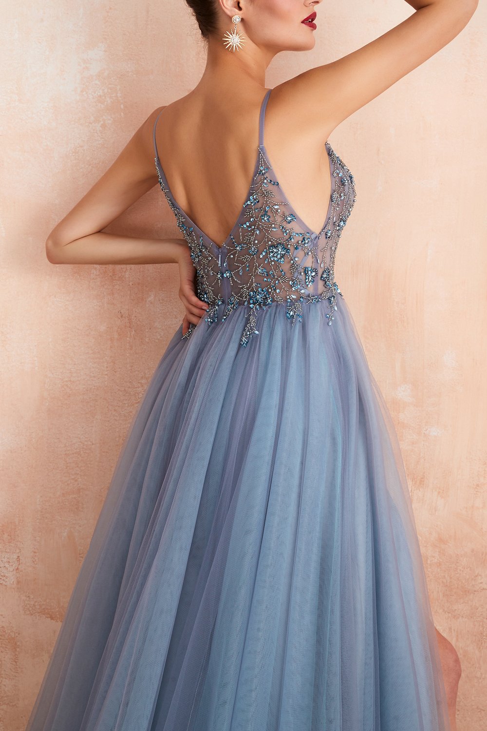 Vestido de noite de tule elegante com decote em V e fenda - Elena