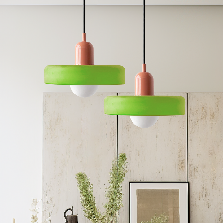 Luminária suspensa colorida no estilo Bauhaus - StiloGlas