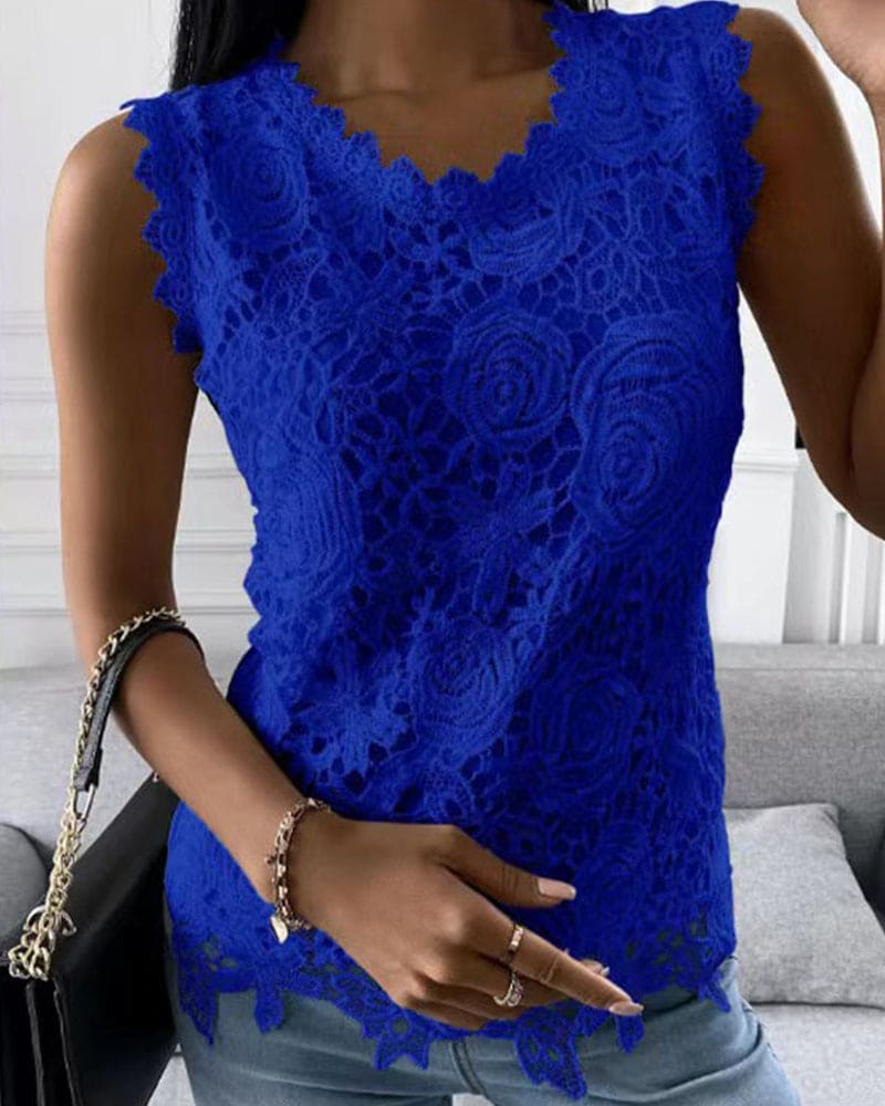 Blusa com detalhes em rendas em estilo uniforme - Elara