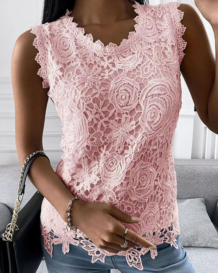 Blusa com detalhes em rendas em estilo uniforme - Elara