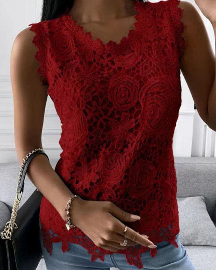 Blusa com detalhes em rendas em estilo uniforme - Elara