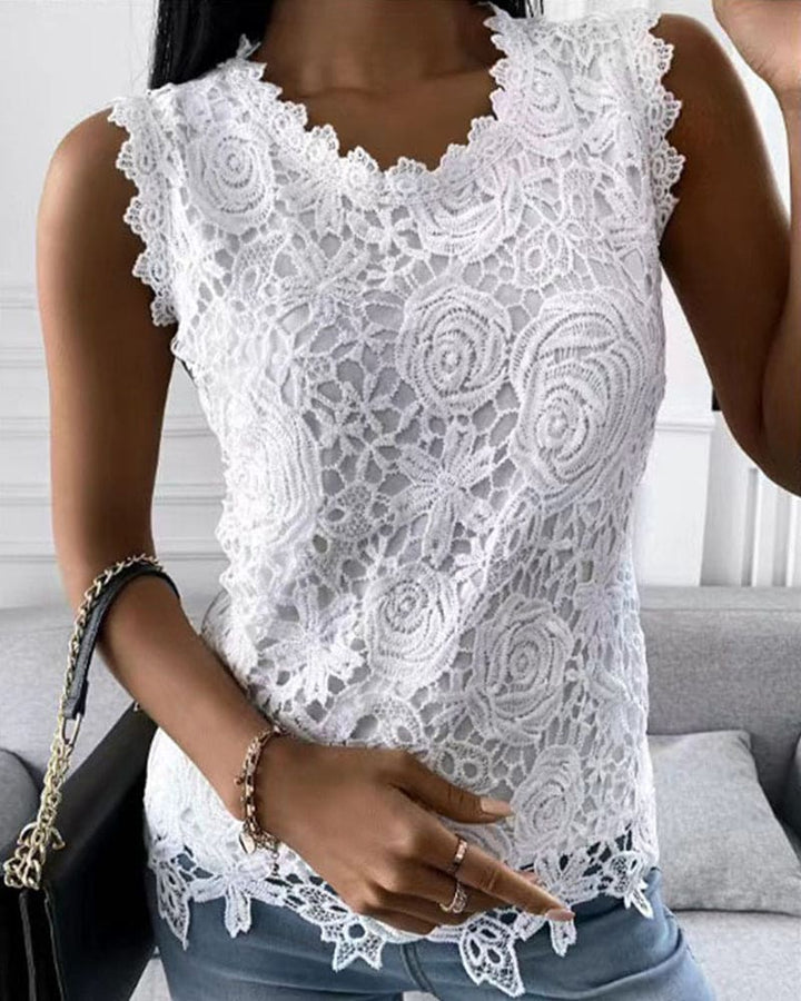 Blusa com detalhes em rendas em estilo uniforme - Elara