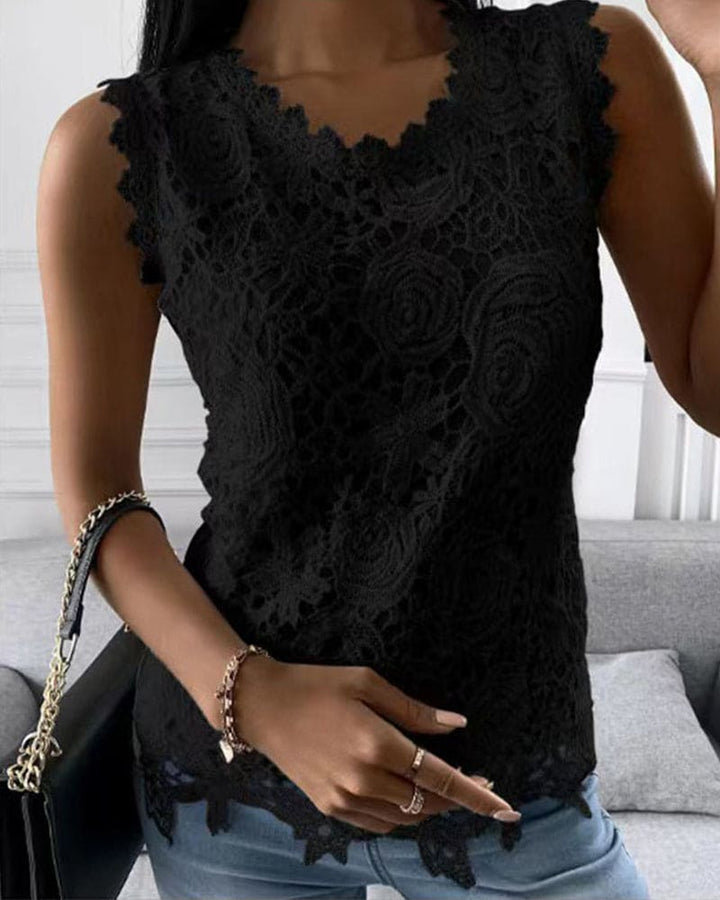 Blusa com detalhes em rendas em estilo uniforme - Elara