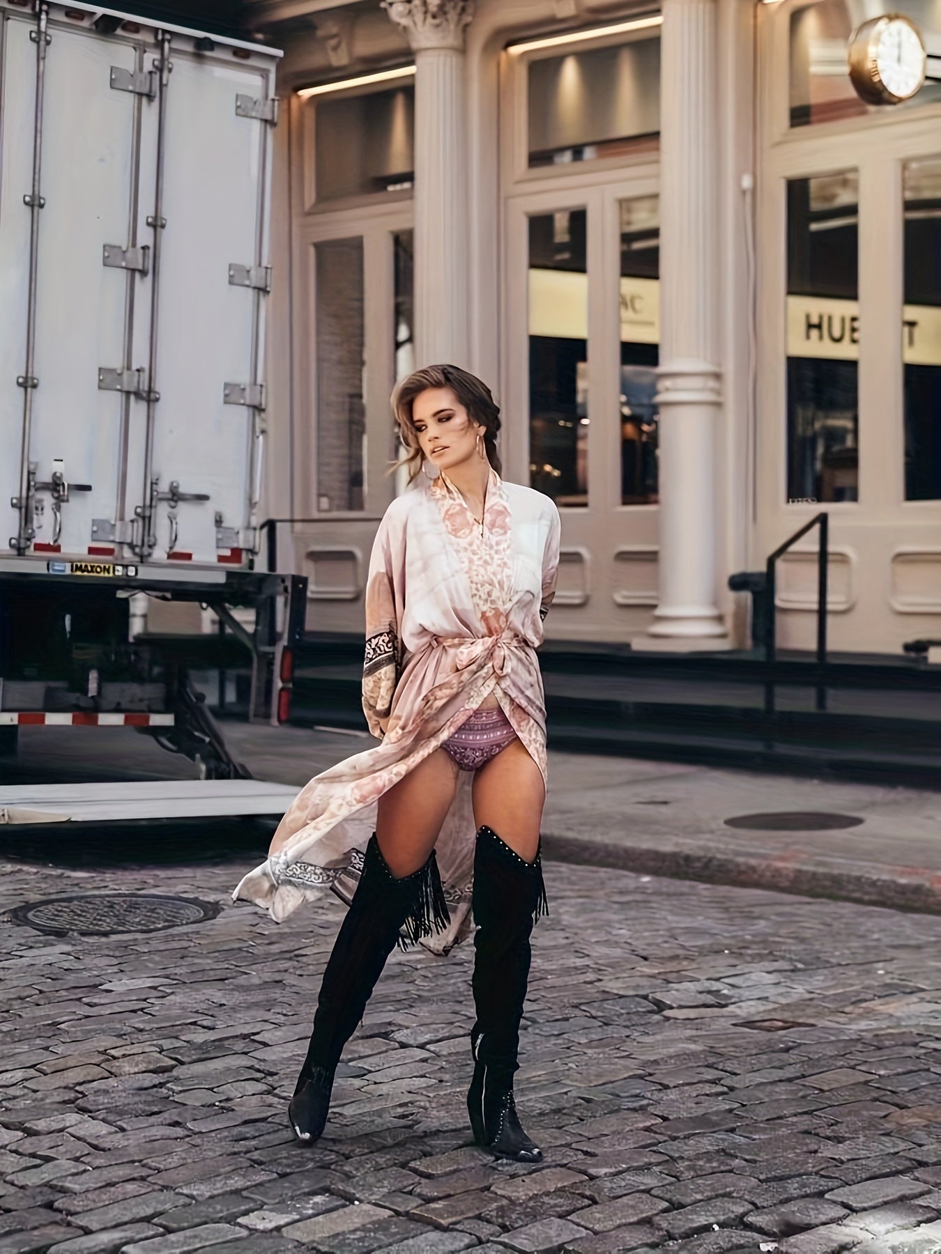 Kimono com Estampa de Flores Vermelhas - Isabella