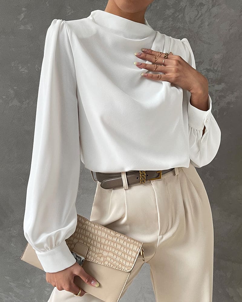 Blusa simples com babados e colarinho alto - Isabella