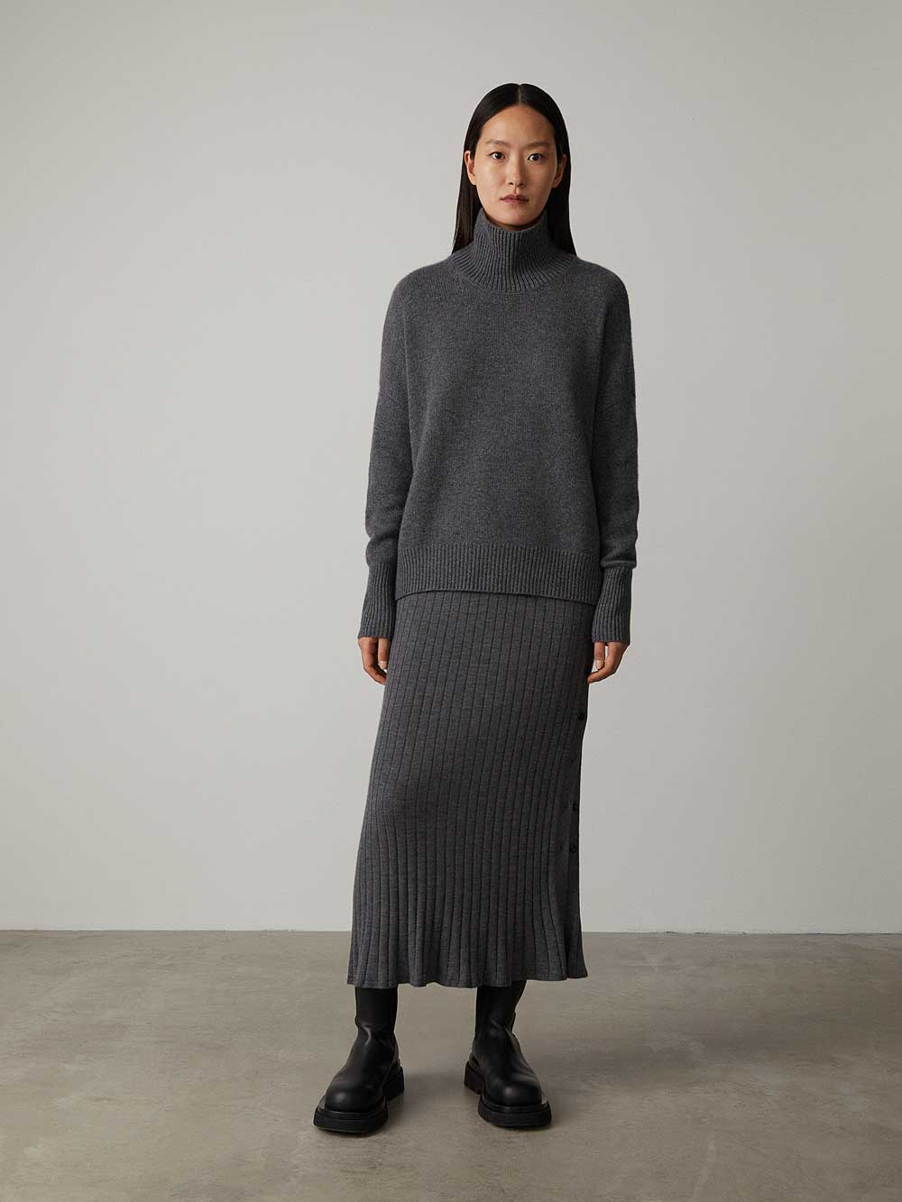 Luxurious cashmere roll-neck jumper for women – Amira Autumn Magic Edition