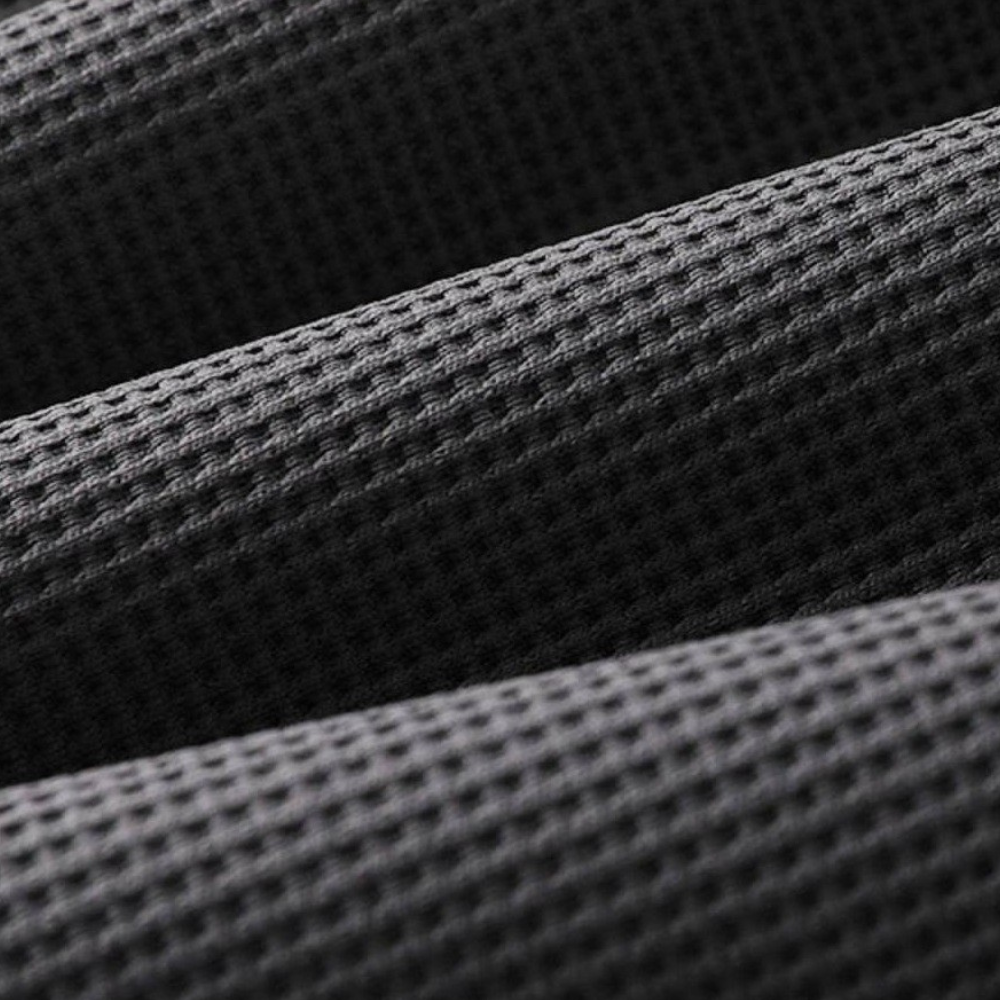 Schwarzer, texturierter Stoff mit Waffelmuster, Nahaufnahme, hochwertige Materialstruktur.