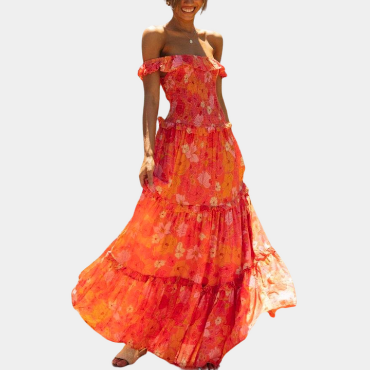 Frau in rotem, schulterfreiem Blumenkleid, Sommermode, Maxikleid, elegant, feminin.