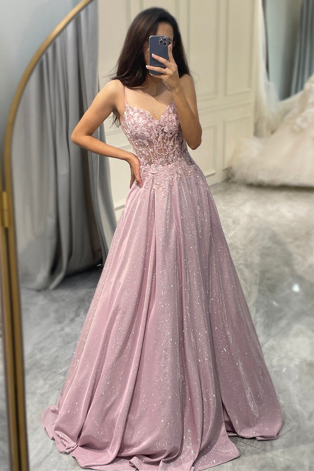 Vestido de baile em A com brilho e cor rubra - Clara