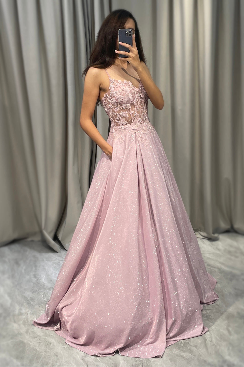 Vestido de baile em A com brilho e cor rubra - Clara