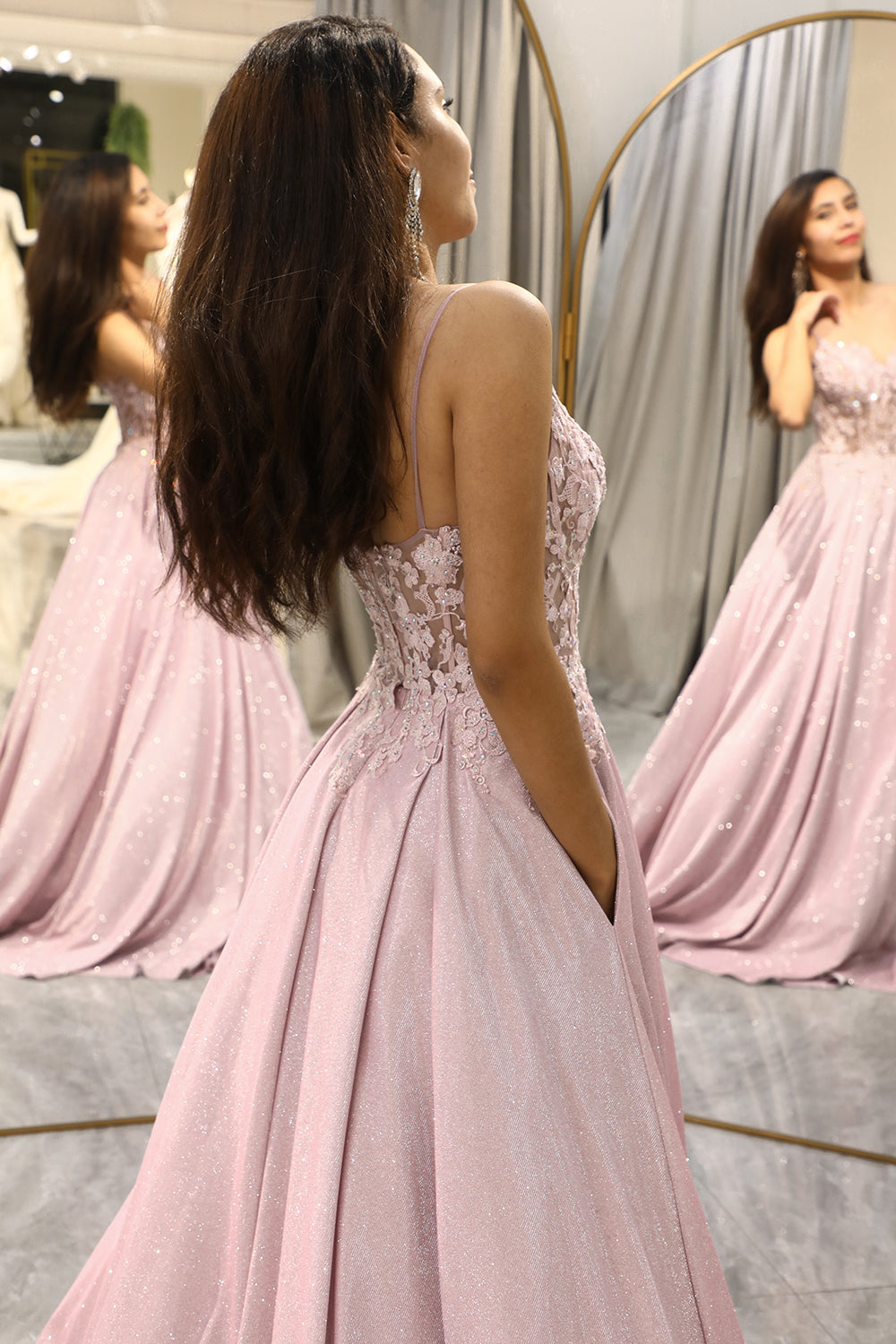 Vestido de baile em A com brilho e cor rubra - Clara