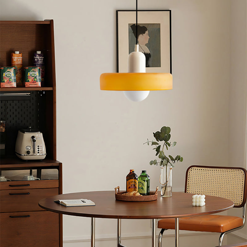 Luminária suspensa colorida no estilo Bauhaus - StiloGlas