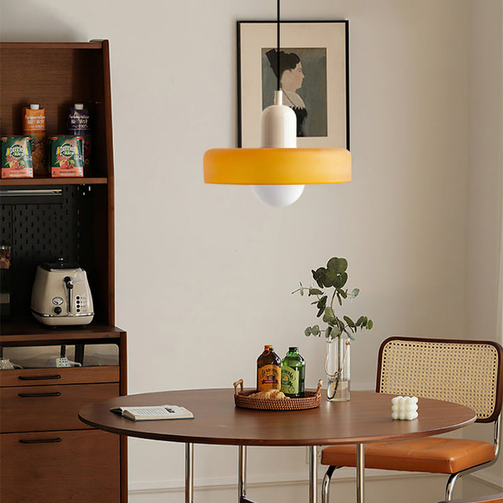 Luminária suspensa colorida no estilo Bauhaus - StiloGlas