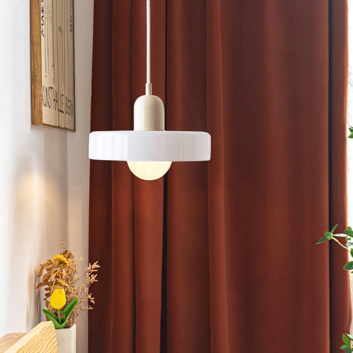 Luminária suspensa colorida no estilo Bauhaus - StiloGlas
