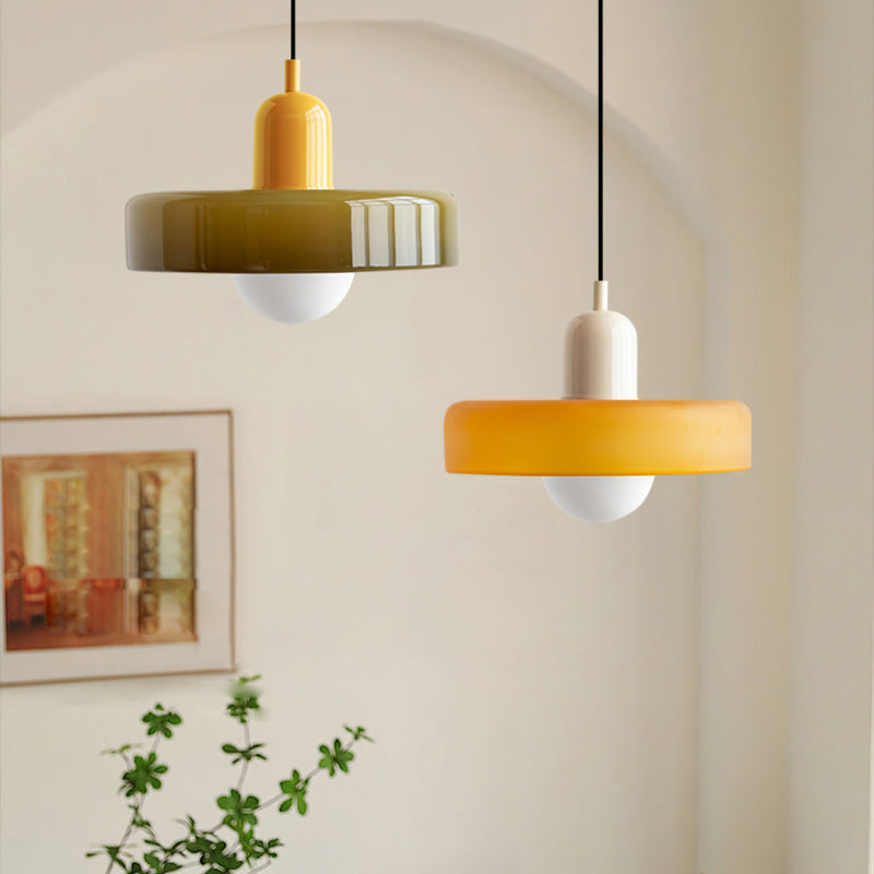 Luminária suspensa colorida no estilo Bauhaus - StiloGlas