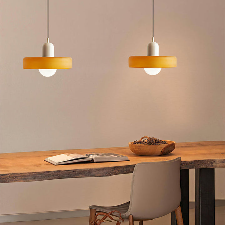 Luminária colorida no estilo Bauhaus - StiloGlas