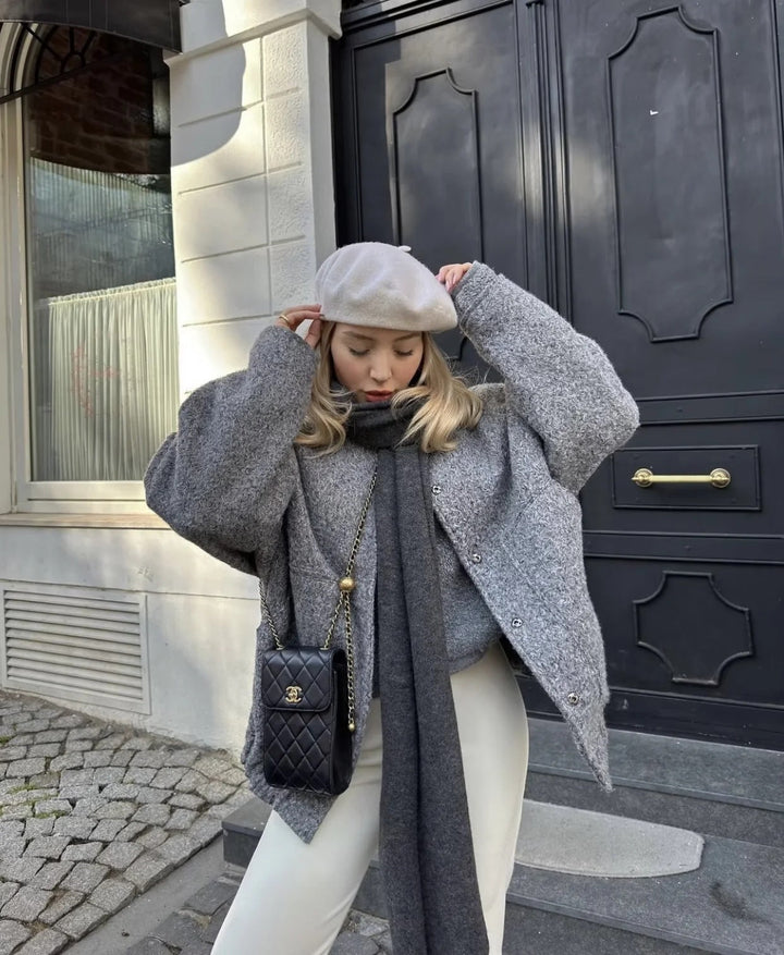 Casaco de lã oversized com decote redondo e botões - Selena