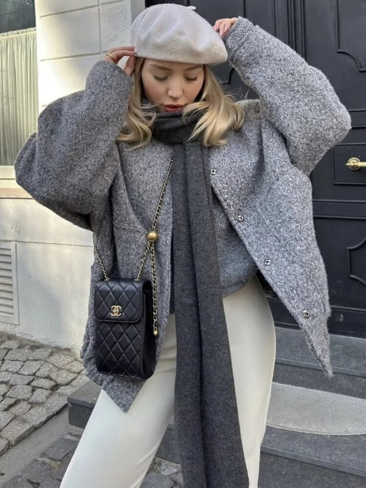 Casaco de lã oversized com decote redondo e botões - Selena