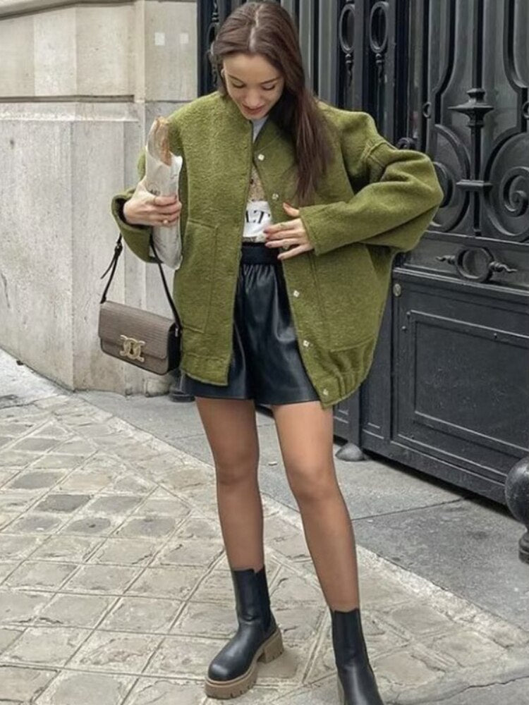 Casaco de lã oversized com decote redondo e botões - Selena