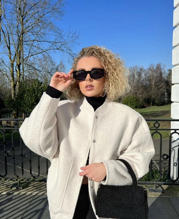 Casaco de lã oversized com decote redondo e botões - Selena
