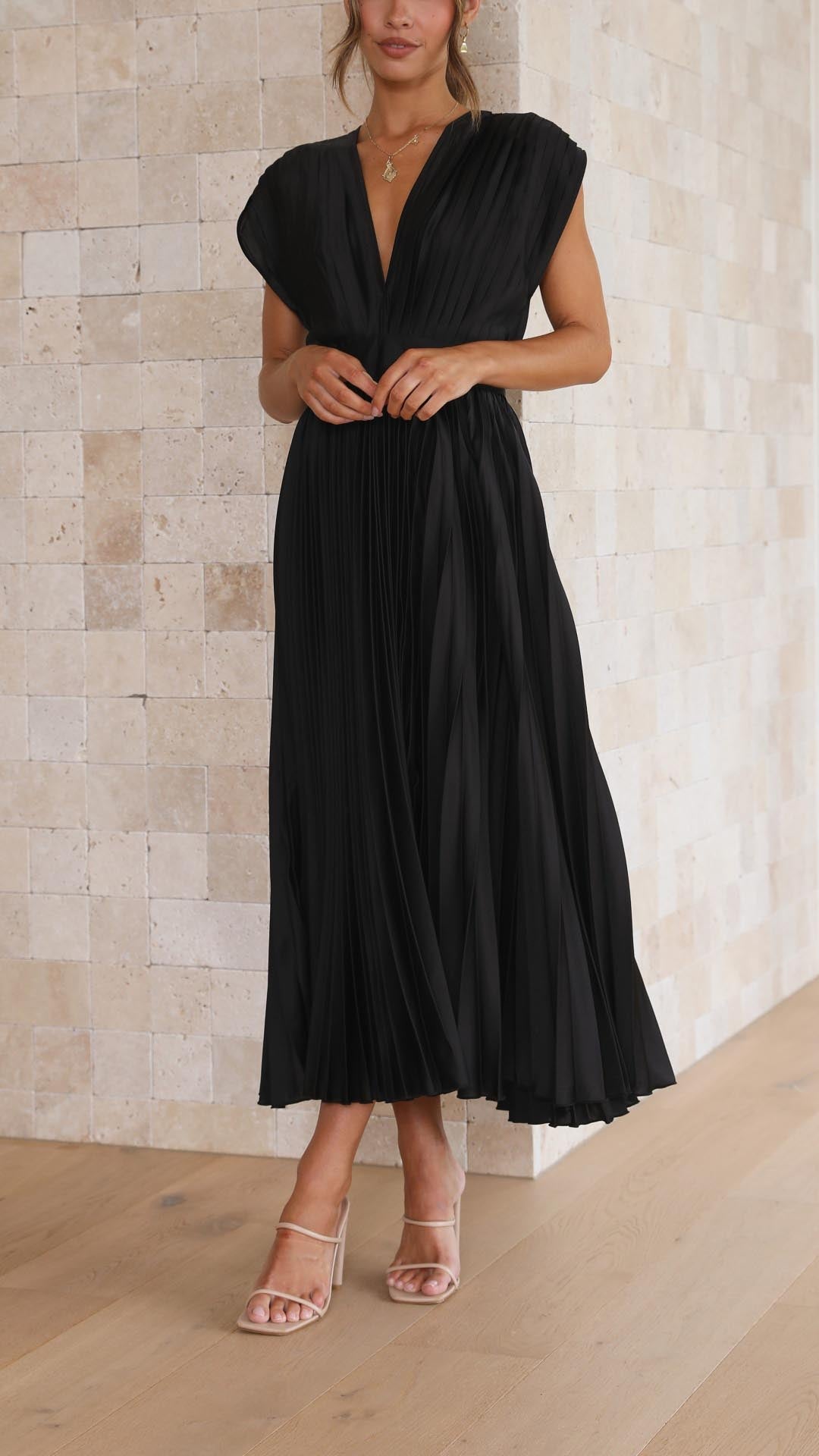 Vestido moderno com decote em V e fechamento de laço - Isabella
