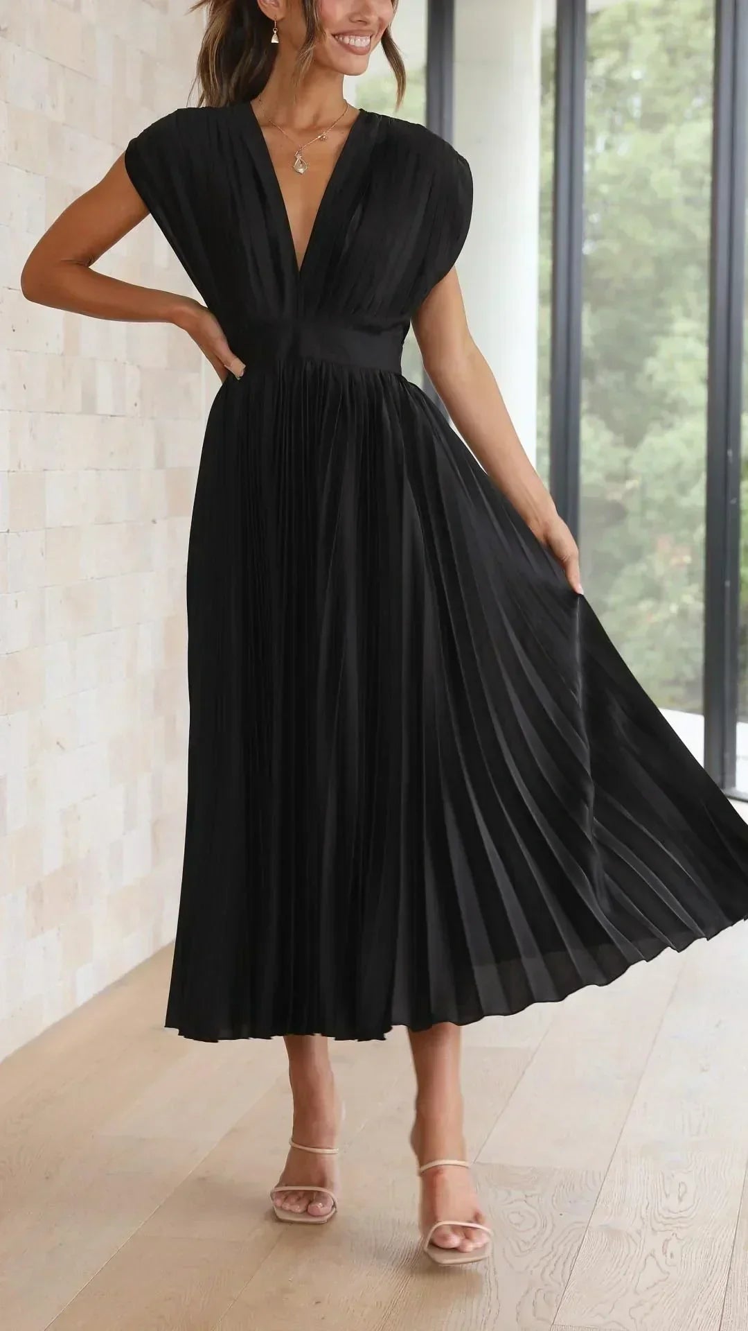 Vestido moderno com decote em V e fechamento de laço - Isabella