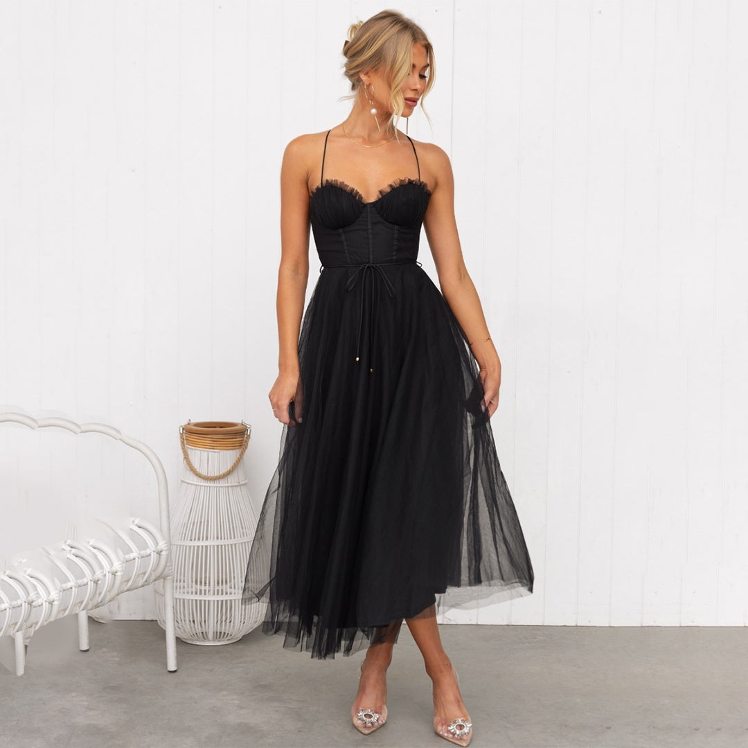 Schwarzes festliches Damen-Midikleid, trägerlos, Tüll, elegant, Abendmode.