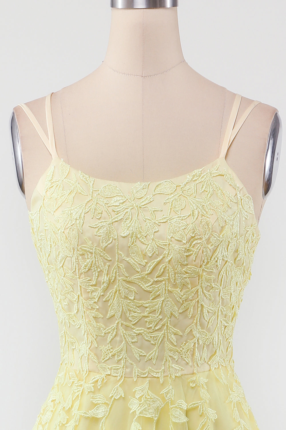 Vestido de baile de tule elegante com aplicações - Victoria