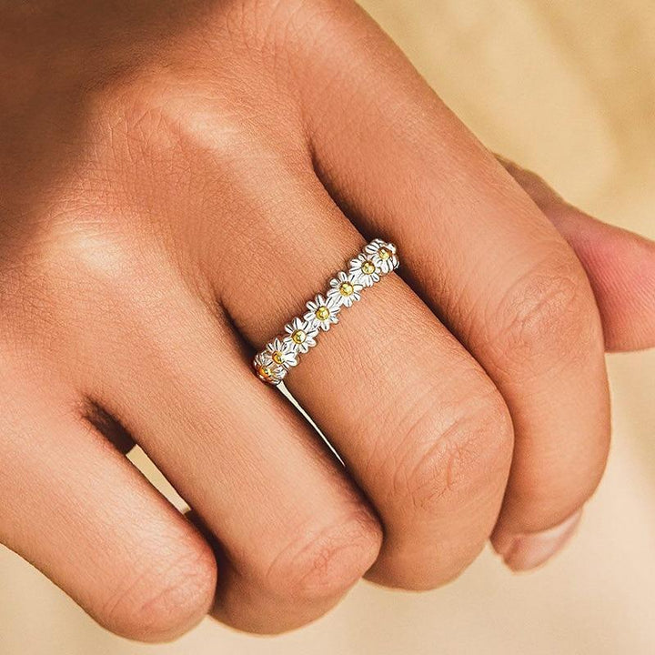 Adjustable Silver Daisy Ring - Fiora-Nora Luxe