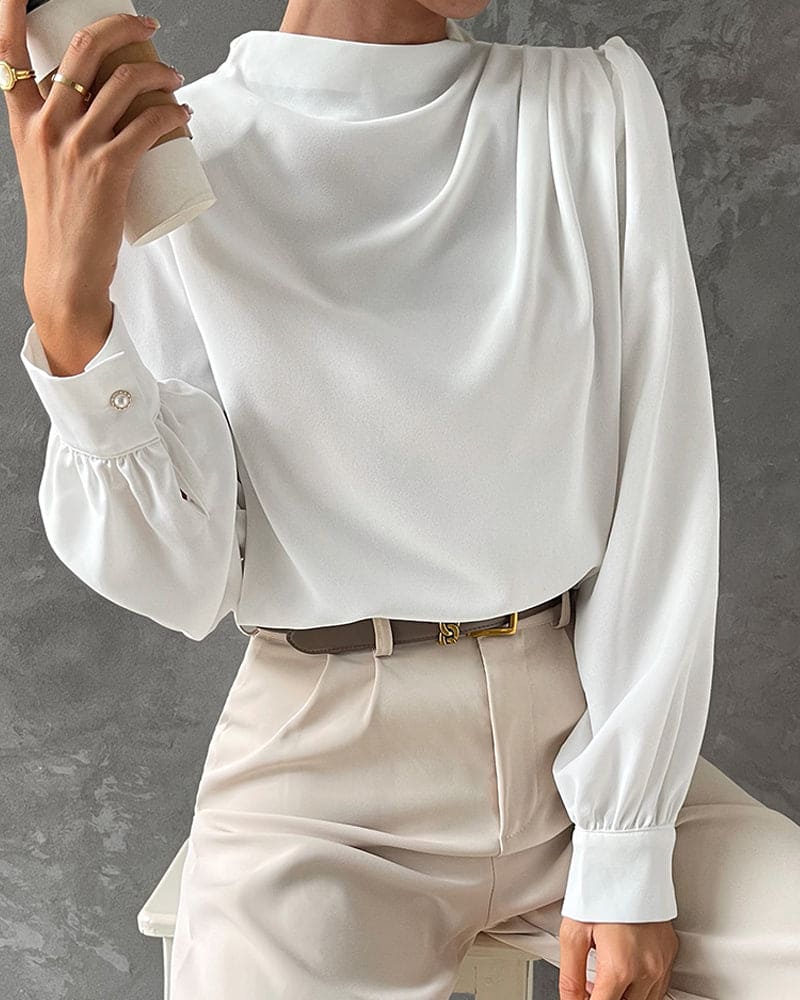 Blusa simples com babados e colarinho alto - Isabella