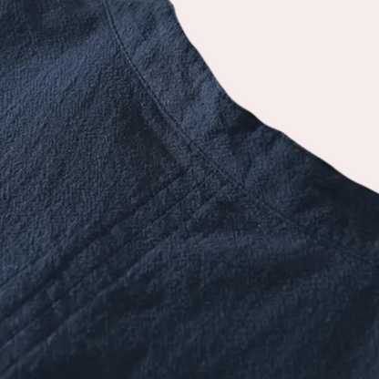 Dunkelblauer Leinenstoff, Nahaufnahme, Textur, hochwertiges Material, Mode, Detailansicht.