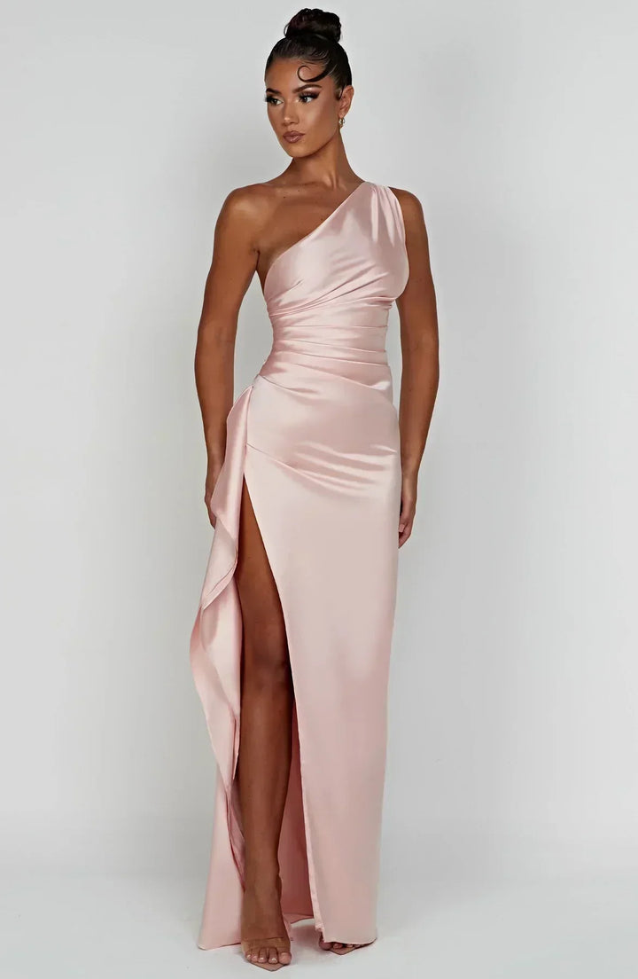 Vestido de cetim elegante com pregas e detalhe nos ombros - Selene