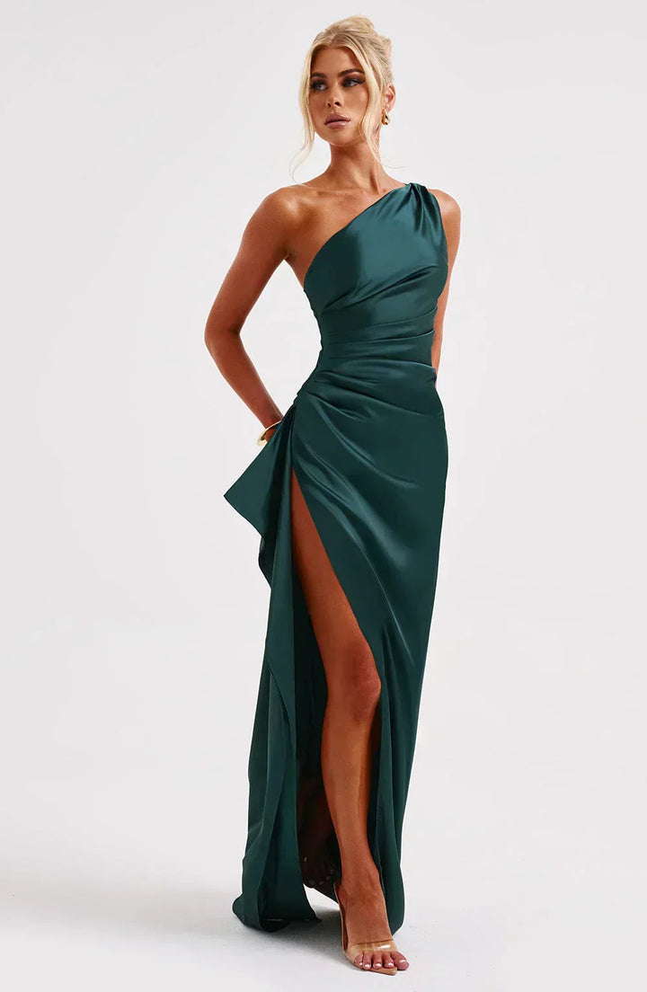 Vestido de cetim elegante com pregas e detalhe nos ombros - Selene