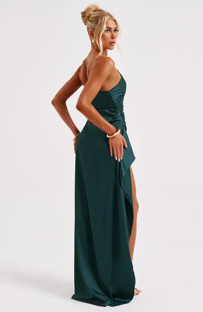Vestido de cetim elegante com pregas e detalhe nos ombros - Selene