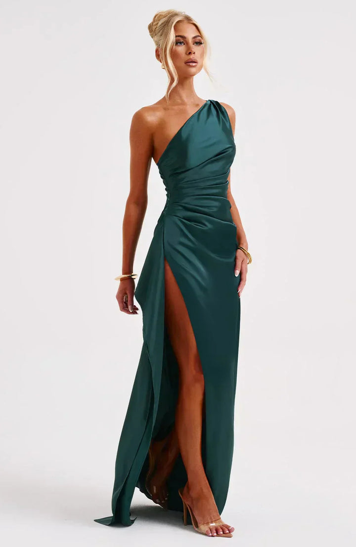 Vestido de cetim elegante com pregas e detalhe nos ombros - Selene