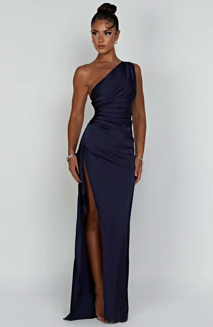 Vestido de cetim elegante com pregas e detalhe nos ombros - Selene