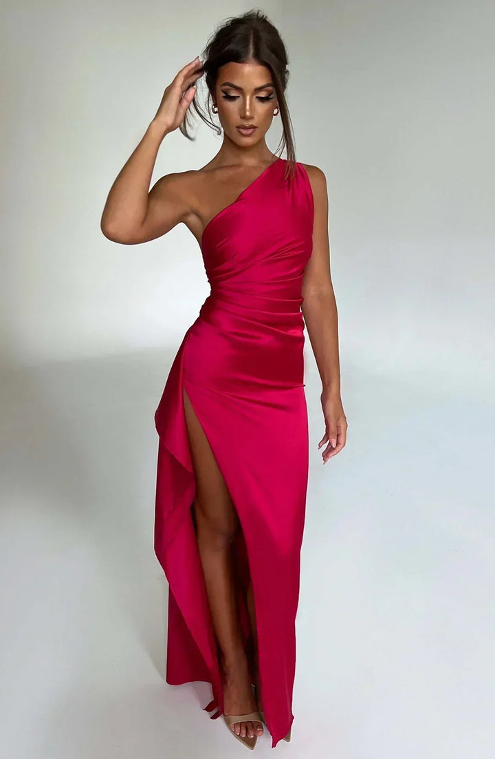 Vestido de cetim elegante com pregas e detalhe nos ombros - Selene