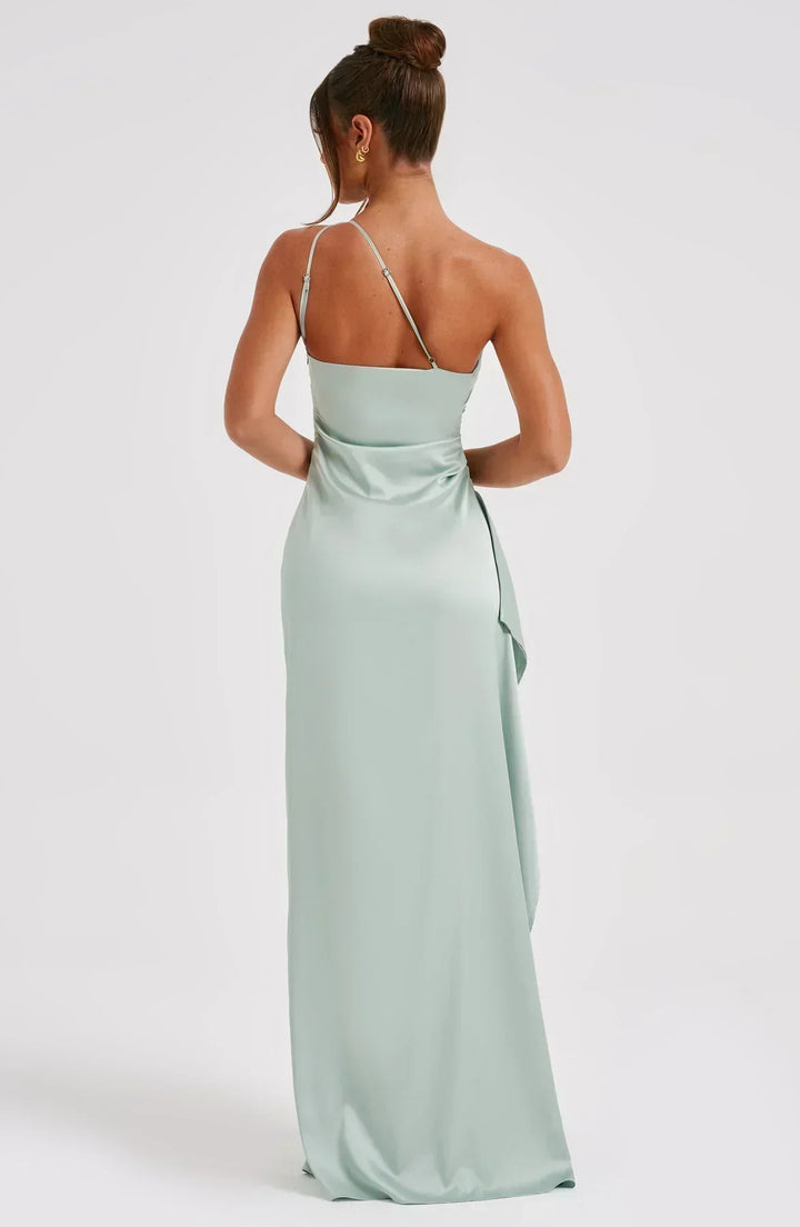 Vestido de cetim elegante com pregas e detalhe nos ombros - Selene