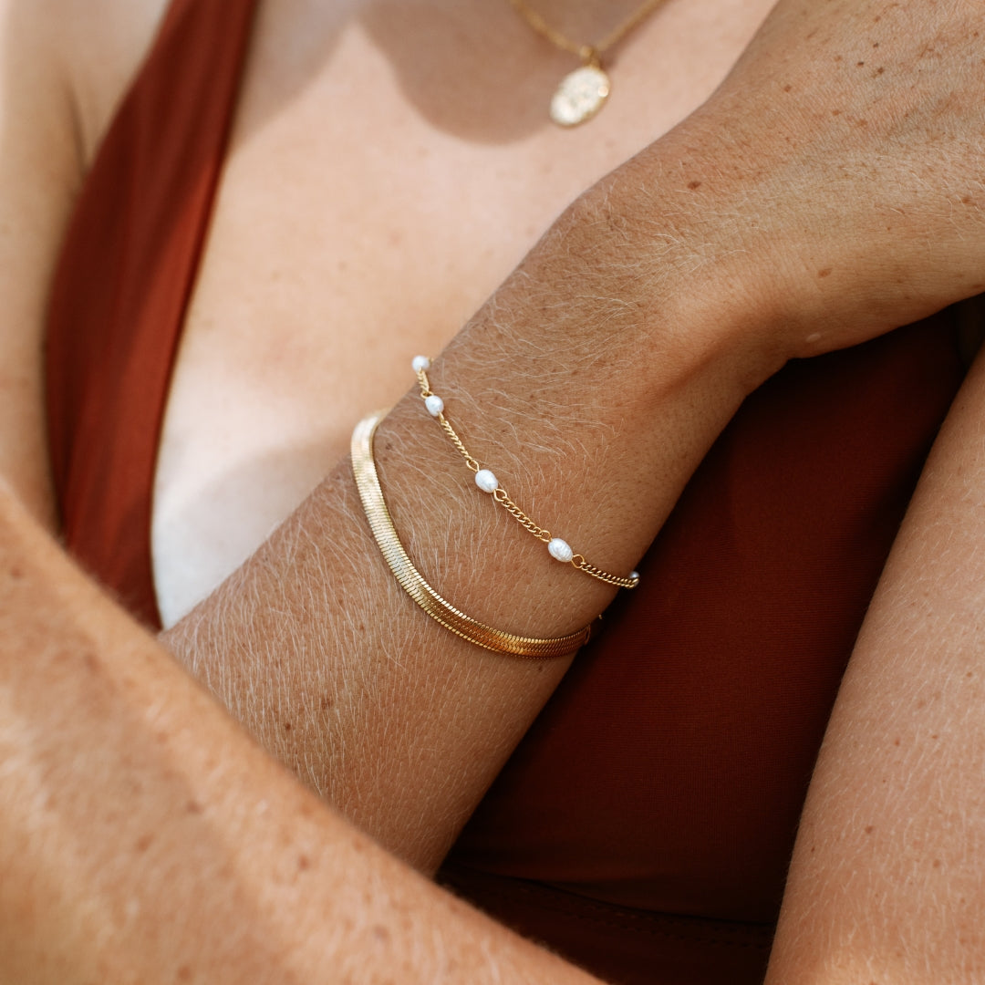 Bracelet with Freshwater Pearls - Amara-Gold-Nora Luxe