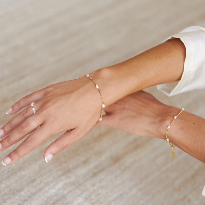 Bracelet with Freshwater Pearls - Amara-Gold-Nora Luxe
