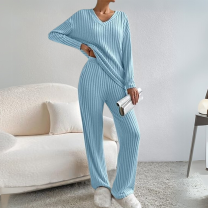 Damen Pyjama Set, hellblau, gerippt, V-Ausschnitt, langärmelig, gemütlich, Wohnzimmer.