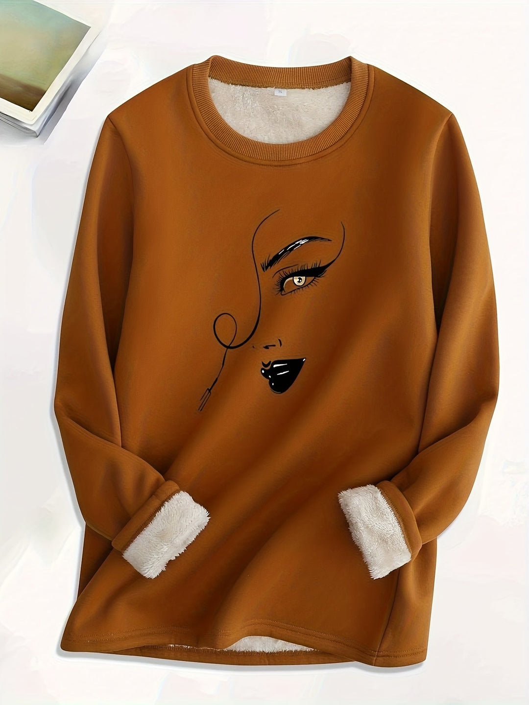 Damenpullover braun mit Gesichtsgrafik, Fleece-Innenfutter, modisch, warm, Herbstmode.