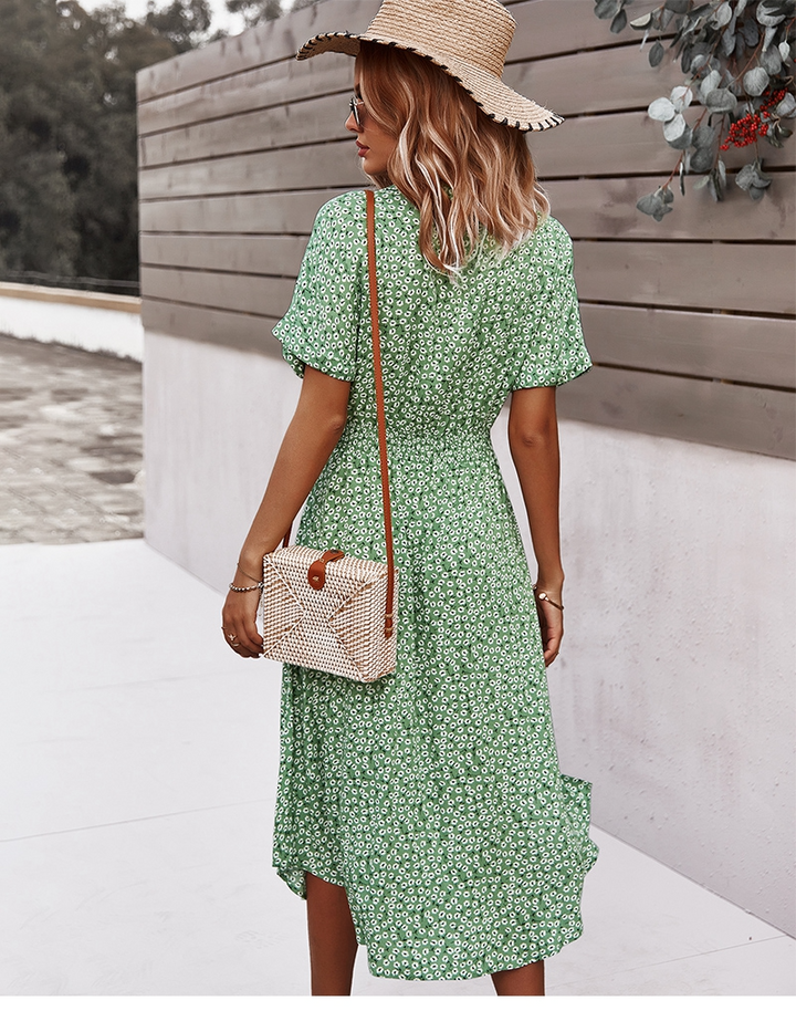 Vestido midi boho-chic com botões, mangas curtas, faixa na cintura e decote em V