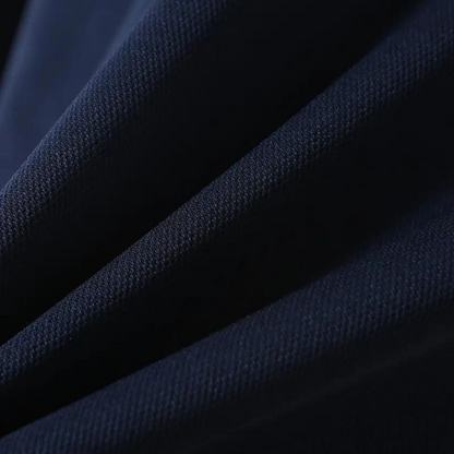 Dunkelblauer Stoff, Nahaufnahme, Textur, hochwertiges Material, für Bekleidung und Polsterung.