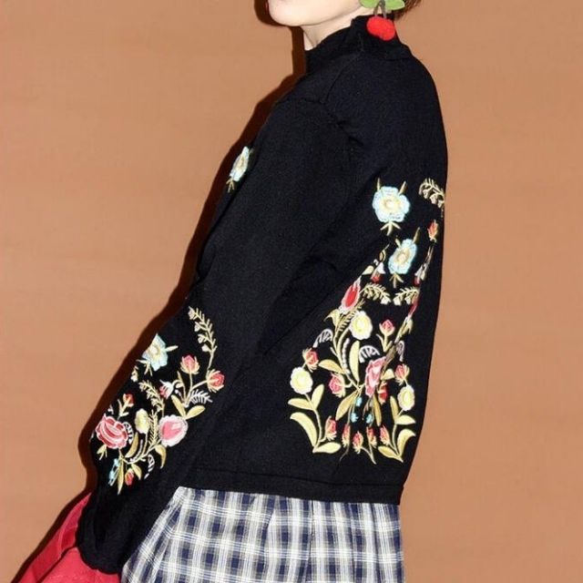 Embroidered Flowers Sweater - Alina-Black-XS-Nora Luxe