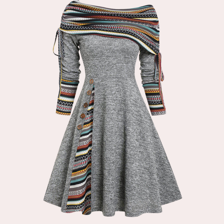 Graues Damenkleid mit buntem Ethno-Muster, Knöpfen und weitem Rock, elegantes Design.