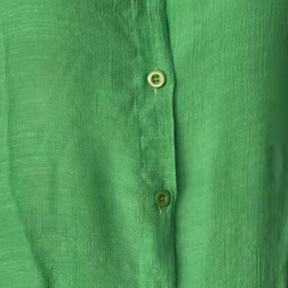 Grünes Hemd aus Leinen mit Knopfleiste, Damenmode, Sommerbekleidung, elegant und luftig.