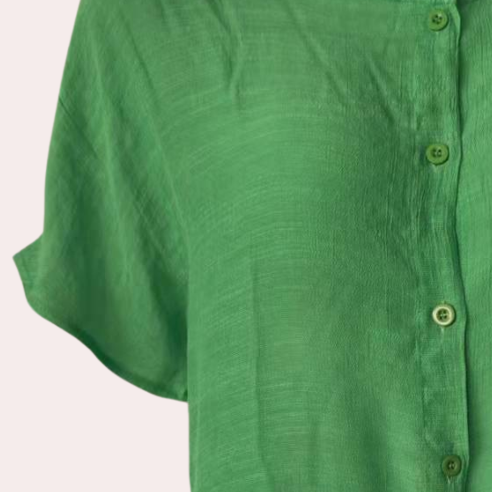 Grünes Leinenhemd Damen, kurzärmelig, Knopfleiste, Sommermode, atmungsaktiv.