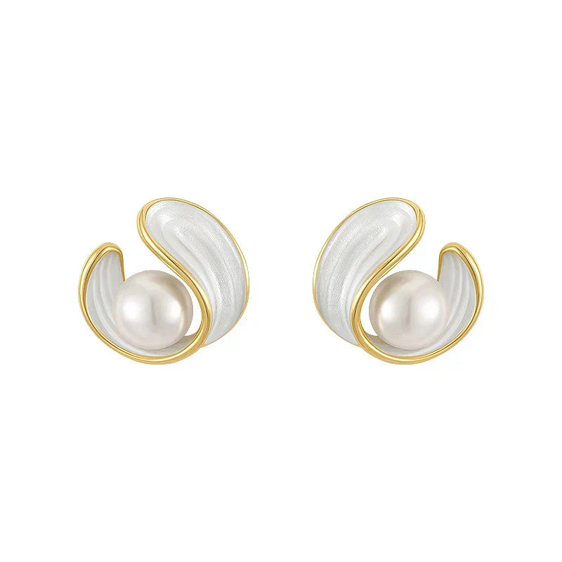 Luxury Earrings with White Opal and Pearl in Gold - Amara-Nora Luxe