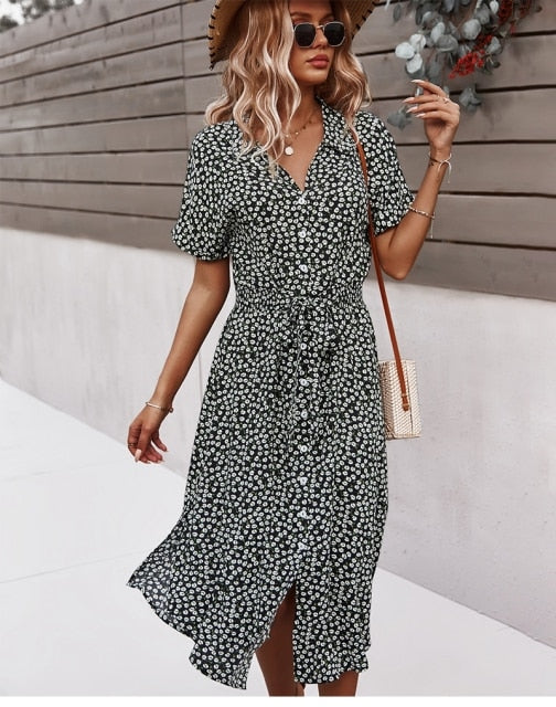 Vestido midi boho-chic com botões, mangas curtas, faixa na cintura e decote em V
